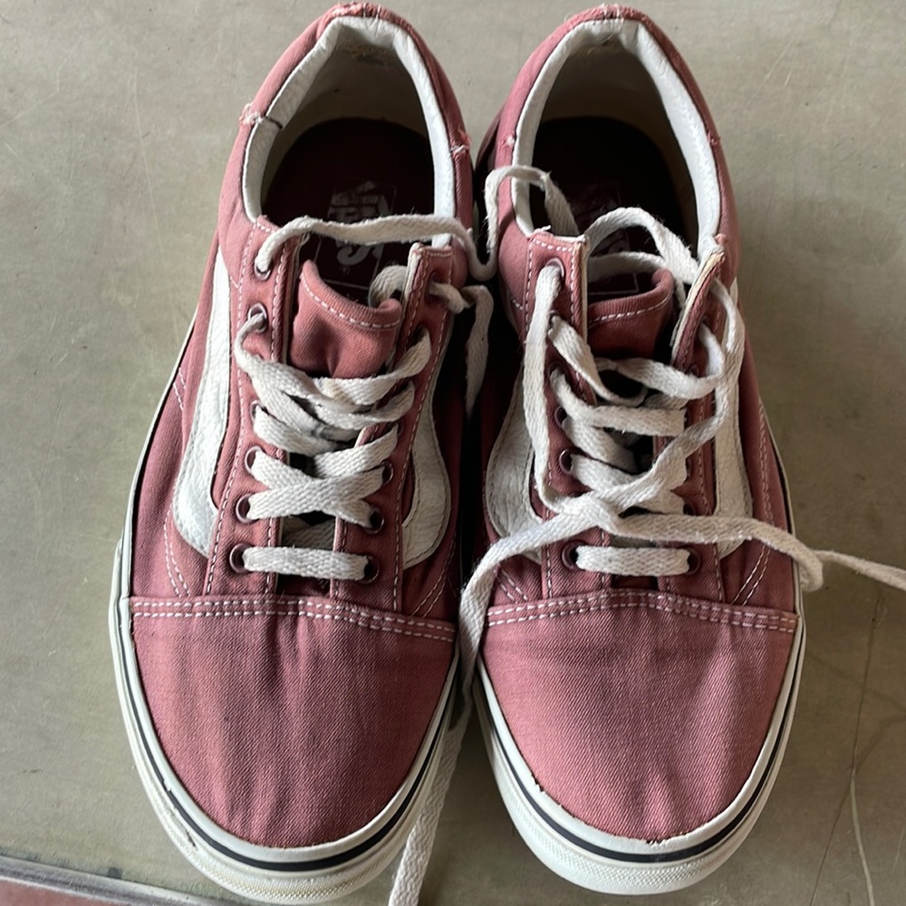 Old-school canvas van size 8 1/2 color faded red